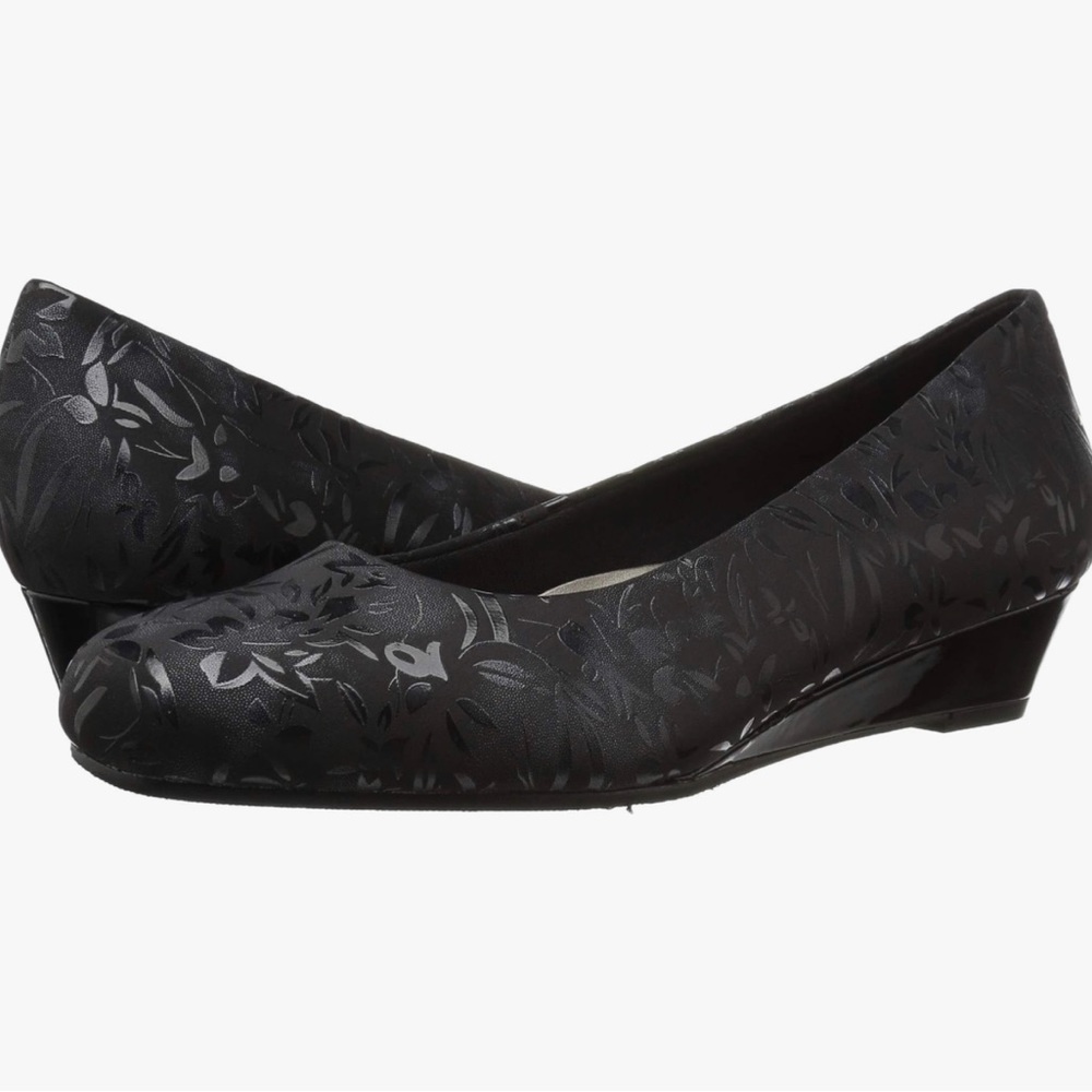 Trotters Lauren Wedge Dress Shoe
